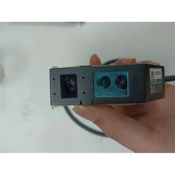 日本KEYENCE基恩士LK-G5000高精度CMOS激光位移傳感器感測(cè)頭LK-H085